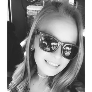 Meet your Posher, Candice